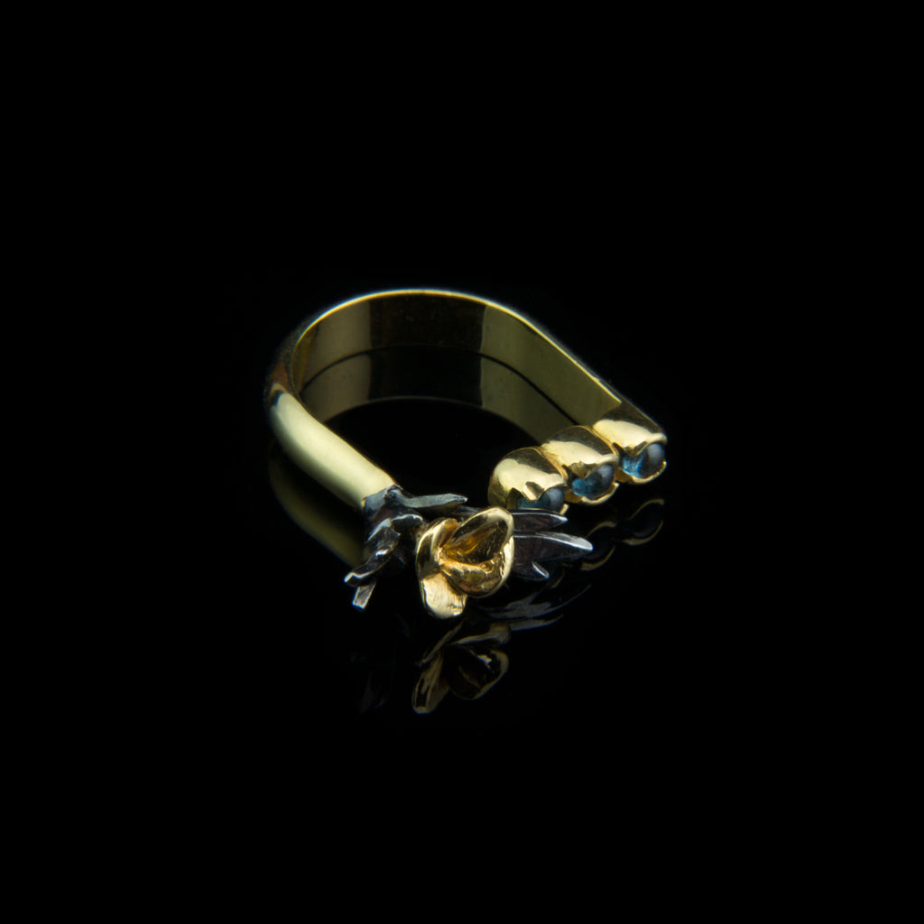 Beautiful Designer Flower Ring in 9K Gold and London Blue Topaz
