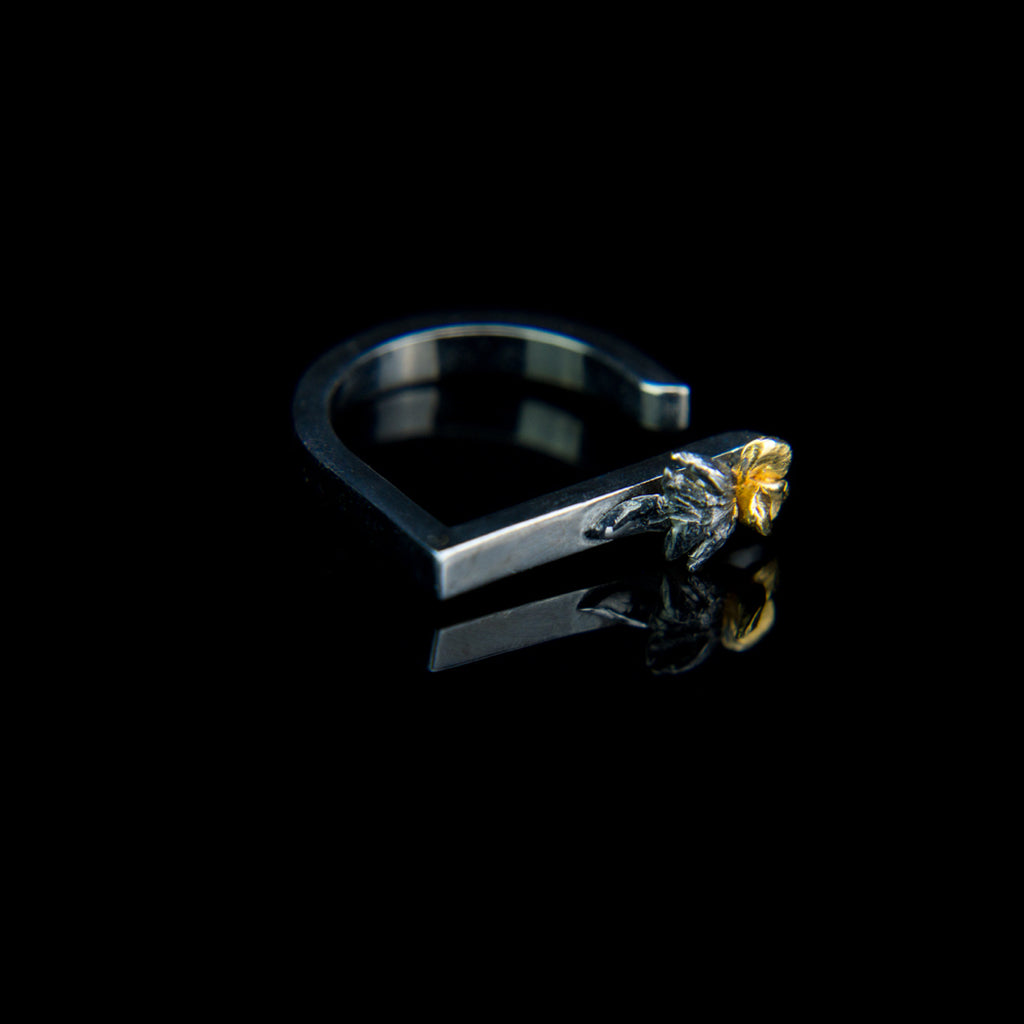 Black Designer Ring in 9K Gold with a golden Flower
